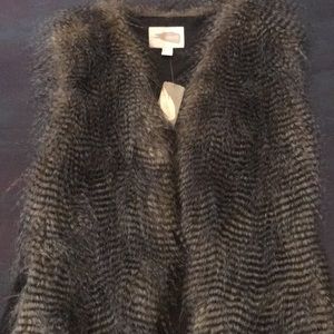 *NWT* F21 faux fur vest